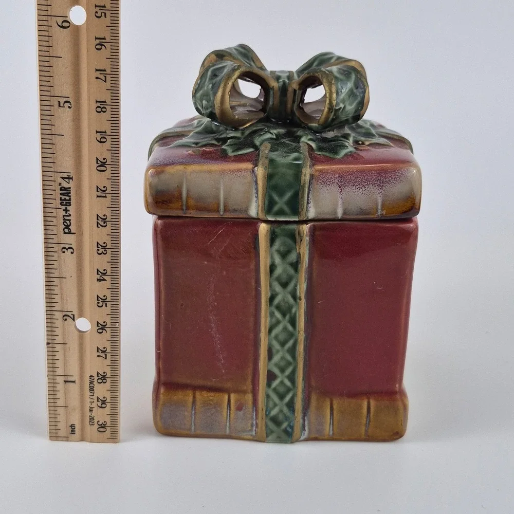 Christmas Gift Box Ceramic Cookie Jar Burgundy Red Green Holly Bow Holiday Decor